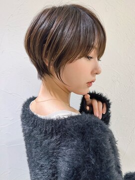 アンド ストーリーズ(&STORIES) 前髪あり耳掛け丸みくびれボブ/20代/30代/40代/ショート(蘭)