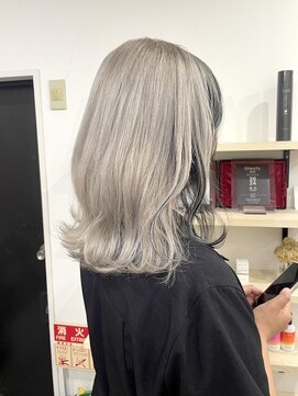 ジゼル(gisele) (飯塚)ペールホワイト×ブラック