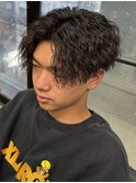 センターパートツイストスパイラルパーマ黒髪刈り上げ眉毛