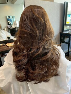 メリー オオサカ(Merly Osaka) 海外バタフライレイヤーカット