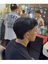 タイト スワッグ バーバーワークス(TIGHT SWAG BARBERWORKS)&nbsp;センターパート× テーパーフェード
