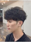 メンズショートパーマ刈り上げセンターパートフェザーシャドウ
