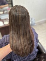 メゾンエレン(Maison Ellen)&nbsp;綺麗なハイライトで白髪ぼかしと立体感あるスタイルへ