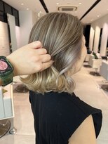 白髪ぼかしハイライト×グラデーション×インナーカラー