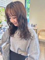 シフト(SHEEFT) 無造作ニュアンスパーマ柔らかグレージュ シースルーバング