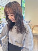 無造作ニュアンスパーマ柔らかグレージュ シースルーバング