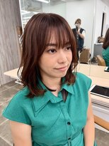 ナンバー アリア 三軒茶屋(N° aria)&nbsp;レイヤーミディアム外ハネくびれヘアグレーベージュアッシュ