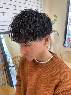 シフト(SHEEFT) フェザーパーマ 刈り上げマッシュ 爽やか清潔感ビジネススタイル