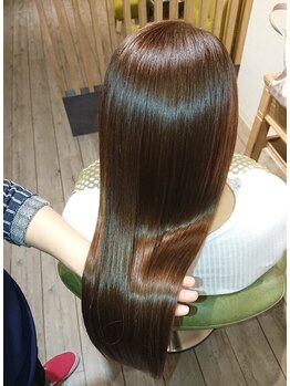 サロン デュ ラグレー(Salon Du Lagray)の写真/髪のプロがお客様一人ひとりに合ったヘアケアをご提案。お悩みを解消し、いつまでもしなやかで美しい髪に！