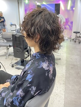 ユーフォリア 渋谷グランデ(Euphoria SHIBUYA GRANDE) メンズウルフ　波巻きパーマ　メンズパーマ　MOMO