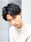 人気のセンターパートでつくるニュアンスパーマ