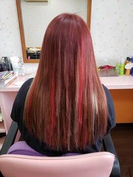 美容室イーナ(e na) レッドベースに2色のメッシュで、個性的エクステ