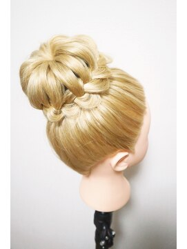 ヘアメイク エンカレッジ(HAIR MAKE encourage) お団子アレンジヘア