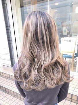 カルフール ロコ 草加西口店(Carrefour LOCO) 派手になりすぎないダメージレスハイライト