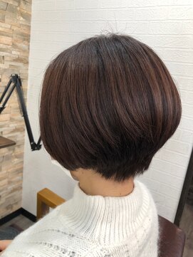 ハサミバイアトリエナガノ 千葉(8sami by atelier nagano) ショートボブ/センターパート/ツヤ髪/グラデーション/イヤリング