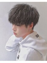 アクシー ヘアーアンドメイク(AXY HAIR&MAKE)&nbsp;ツイストスパイラルパーマ　刈り上げマッシュ　無造作　Ｕ２４