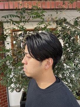 ヘアーラボ ハチ(HAIR LABO HACHI) 前下がりセンターパート