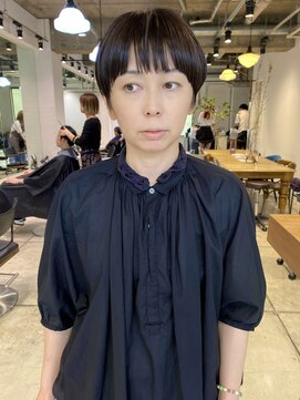 ダンボ(DUMBO) 前髪ラウンド刈り上げショート