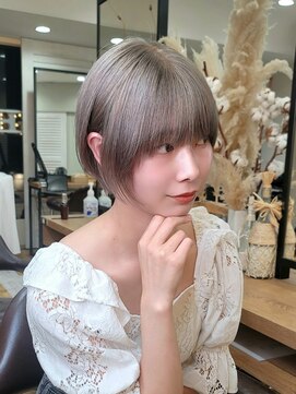 バイエイト(X8) 丸みショートボブ&グレージュ 『小川』