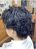 センターパートツーブロックパーマスタイル（ウルフ）新大塚