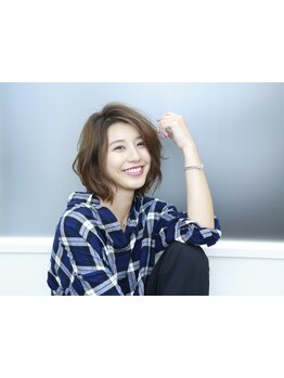 明るくしっかり染まる《イチゴカラー》は傷みも抑えてツヤ感アップ！ケアにもこだわる大人女性におすすめ♪