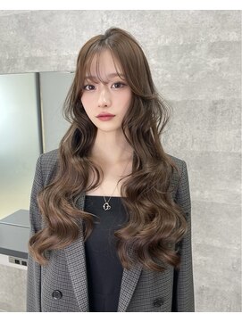 リリー(Lilley) くすみベージュ×姫カットレイヤー×韓国風巻き【ayana】