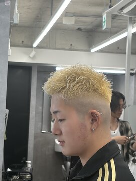 クロムトウキョウ ザ バーバー ネオン 新宿店(CHROM TOKYO the Barber ne/on) ハイトーンショート