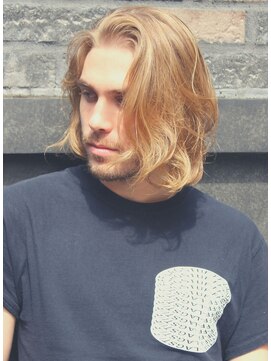 ワースホワイル(WORTH WHILE) 刈り上げセンターパートサーフカール波巻きツイストスパイラル