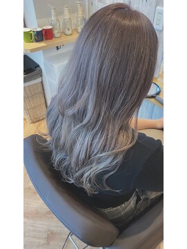 ジーナ セントラル銀座(Zina) 大人かわいいコテ巻き＊ダブルカラー＊シルバーZinaCENTRAL