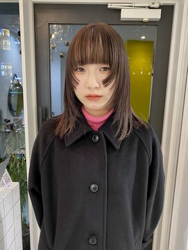 シイ(SIE) アッシュブラウンレイヤーカット