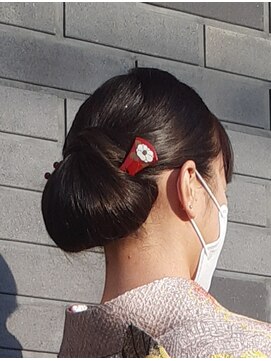 シア(Sia) シンプルシニヨン