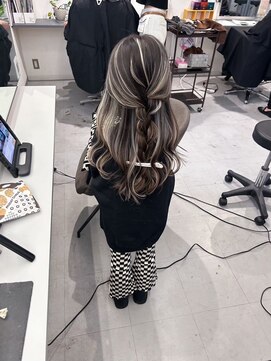 キング(K!ng) 縮毛矯正髪質改善ハイライトレイヤーカット楠葉美容室エクステ