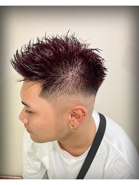 レオヘアワークス(LEO HAIR WORKS) スキンフェード　ブリーチ　レッドカラー　新潟女池