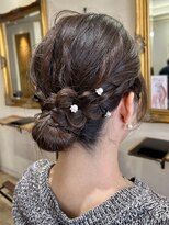 ヘアーアンドカラー プラーチェ(hair&color Plaatje)&nbsp;パールを散りばめた編み込みふんわりシニヨン