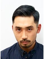 メリケンバーバーショップ コウベ(MERICAN BARBERSHOP KOBE)&nbsp;アップバングのサイドパートに刈り上げでジェントルマンに