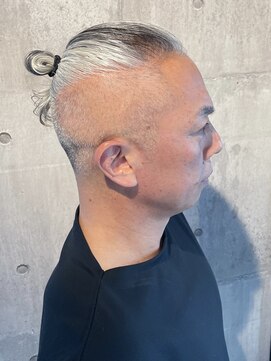 スウェルホワイト(SWELL WHITE) 大人マンバン　白髪マンバン　メンズロングヘア　福岡　香椎