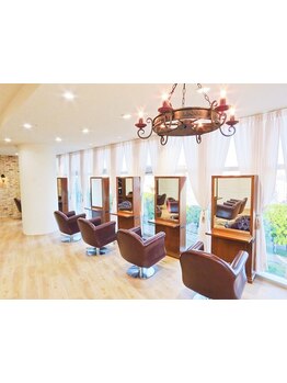 お子様連れでも周りを気にせず、ゆっくりとお過ごし頂けます♪ベビーカーのまま入店も可◎