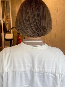 ロッカ(ROCCA) ミニウルフシルエット美人ボブ