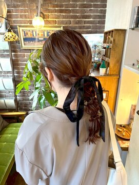 アズグロウヘアー(AS GROW HAIR) 暗めカラーリボンポニーアレンジ