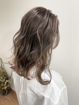 キュー(cue)&nbsp;【cue】バレイヤージュで作るナチュラル透け感ベージュ