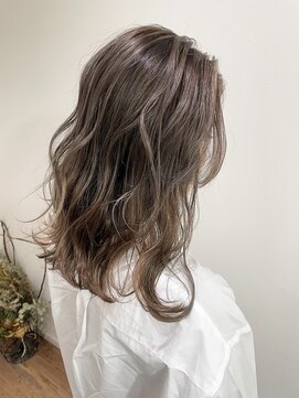 キュー(cue) 【cue】バレイヤージュで作るナチュラル透け感ベージュ