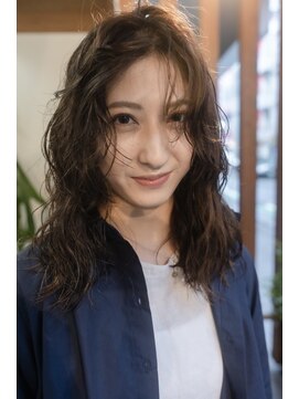 イーズ(e's) 【e's中目黒美容室】80s風くしゃっとラフ感パーマ【Genta】