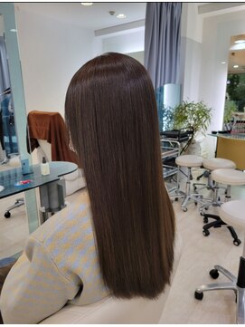 クオーター(QUARTER) 赤みを抑えるオリーブカラー