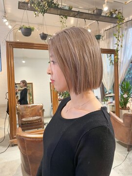 ニュウニュウ(NIU NIU) シルクベージュボブ