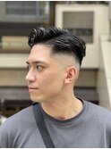 海外バーバーショップ　サイドパート　フェード