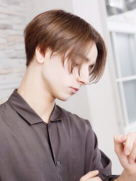 ルーツ(ROOTS) 色気たっぷり・センターパートの大人外国人風ショート