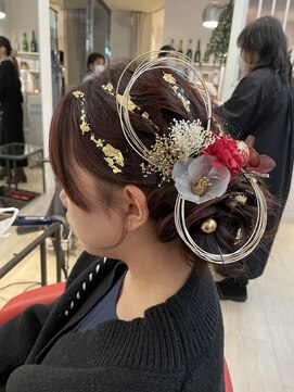 ヘアーリゾートラシックアールプラス(hair resort lachiq R+) 成人式シニヨンスタイル1