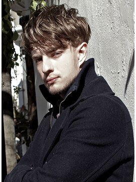 ジジバイワースホワイル(jiji by WORTH WHILE) 刈り上げセンターパートサーフカールフェザーパーママレットヘア