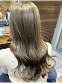 オリーブベージュ