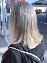 ブレイズヘアー(BLAZEhair) 【透明感ハイトーン】ホワイトシルバー×ブリーチ4回